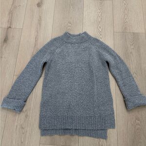 Forever 21 grey women’s sweater size small longer outerwear